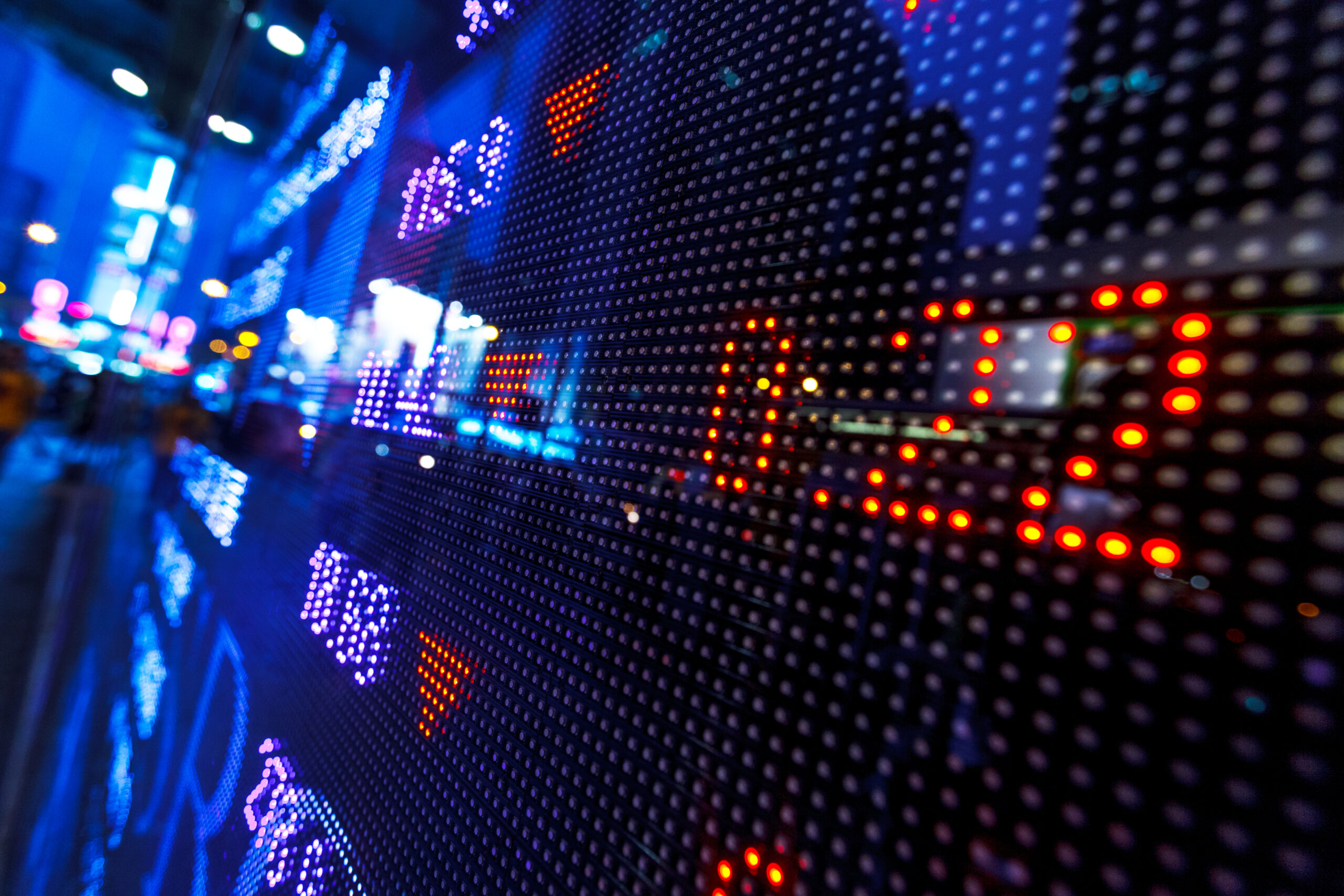 E-mini Trading 101: Day Trading vs. Swing Trading Strategies